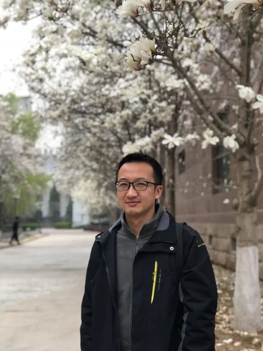 李一默，山西右玉人，寫小說，發(fā)表若干。