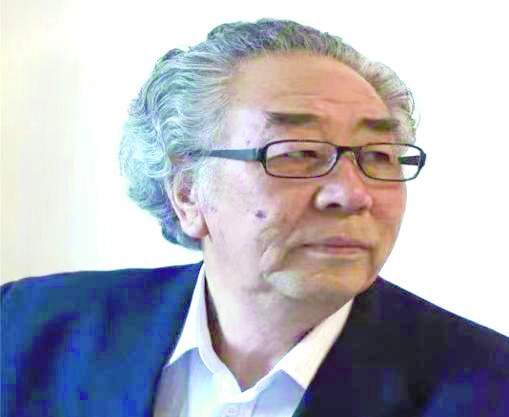 蒙古族詩人阿爾泰從1966年開始發(fā)表作品，1980年代起以一系列風(fēng)格獨(dú)特的詩作馳騁詩壇。他曾任《花的原野》主編、內(nèi)蒙古作協(xié)主席。2022年，推出8卷（9冊）的《阿爾泰文集》。近期，內(nèi)蒙古師范大學(xué)教授滿全帶領(lǐng)學(xué)生阿力瑪、文鵬對他進(jìn)行專訪。