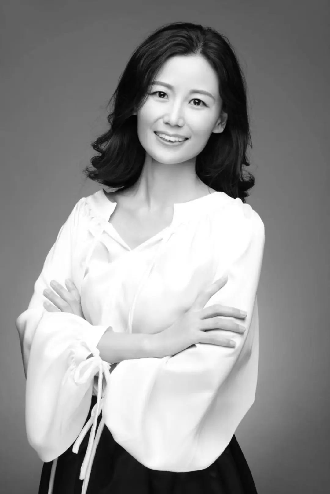 李海英，教授，碩士生導(dǎo)師。主要從事詩學(xué)研究、文學(xué)批評與文化批評研究，著有《未撥動的琴弦——中國新詩的批評與反批評》《偉大的塵世之詩——華萊士·史蒂文斯詩歌研究》，在《光明日報》《南方文壇》《揚子江評論》《中國現(xiàn)代文學(xué)研究叢刊》《新詩評論》《江漢學(xué)術(shù)》《上海文化》《詩刊》《詩探索》等期刊發(fā)表研究文章70多篇，偶在《新華文摘》《詩收獲》等刊全文轉(zhuǎn)載。2014年獲河南省優(yōu)秀博士論文，2015年獲“教育部名欄·現(xiàn)代詩學(xué)研究獎”，2022年度云南省社科二等獎。主持完成國家社科基金項目1項、中國博士后科學(xué)基金項目一項，在研云南省社科重大招標(biāo)項目子項目一項。