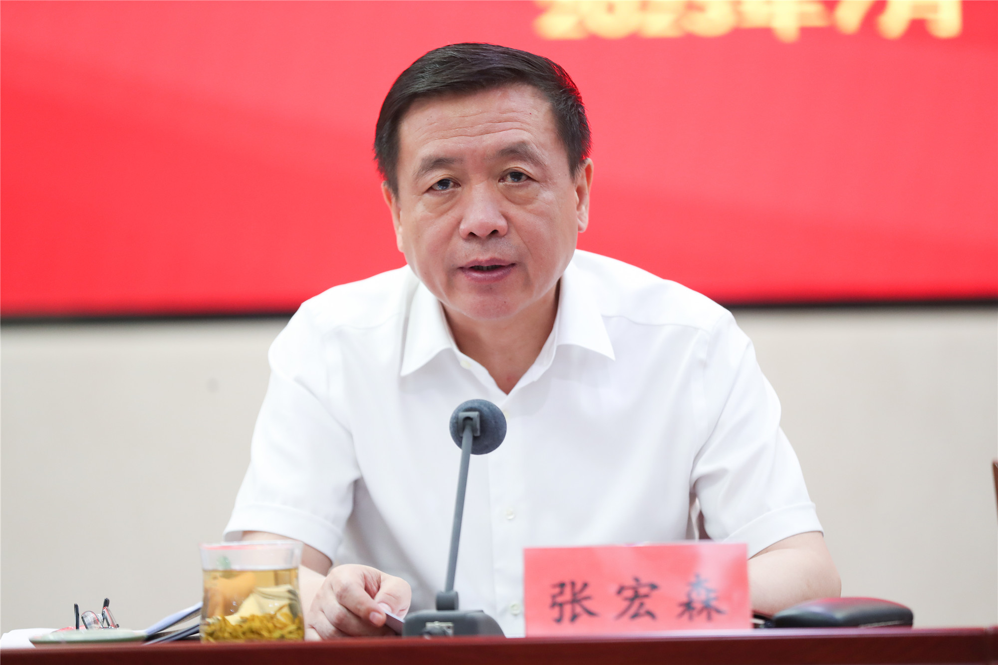 中國(guó)作協(xié)黨組書記、副主席張宏森講話