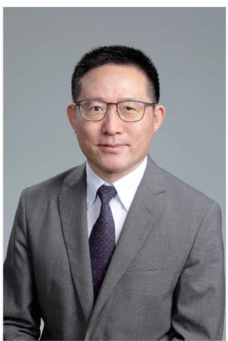 郜元寶，1966年生，安徽銅陵人，復旦大學中文系教授、博士生導師、教育部長江學者特聘教授。兼任中國魯迅研究會副會長、中國當代文學學會副會長、中國現(xiàn)代文學學會副會長。專攻中國現(xiàn)當代文學，著有《拯救大地》《遺珠偶拾》《時文瑣談》《小說說小》《漢語別史》《魯迅六講》《魯迅六講二集》等。先后獲“馮牧文學獎”“唐弢獎”“王瑤獎”“魯迅文學獎”。