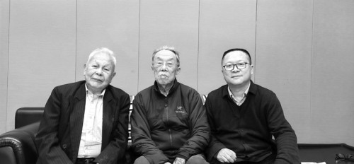  2022年1月，李少君和謝冕、王蒙兩位老師合影。      本版圖片均為受訪者供圖