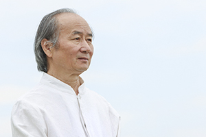 獲獎作品：《本巴》作者：劉亮程         獲獎感言　　我希望我的小說《本巴》也能夠讓更多的人關(guān)注《江格爾》，關(guān)注中國的史詩。文學對土地的回饋一如江格爾史詩中讓“人人活在25歲青春”，土地上的一往無前和生老病死，被文學挽留和保存，那些只活過一世的人們，在文學中永久地活著。文學以虛構(gòu)之力，護愛著這個世界的真實。