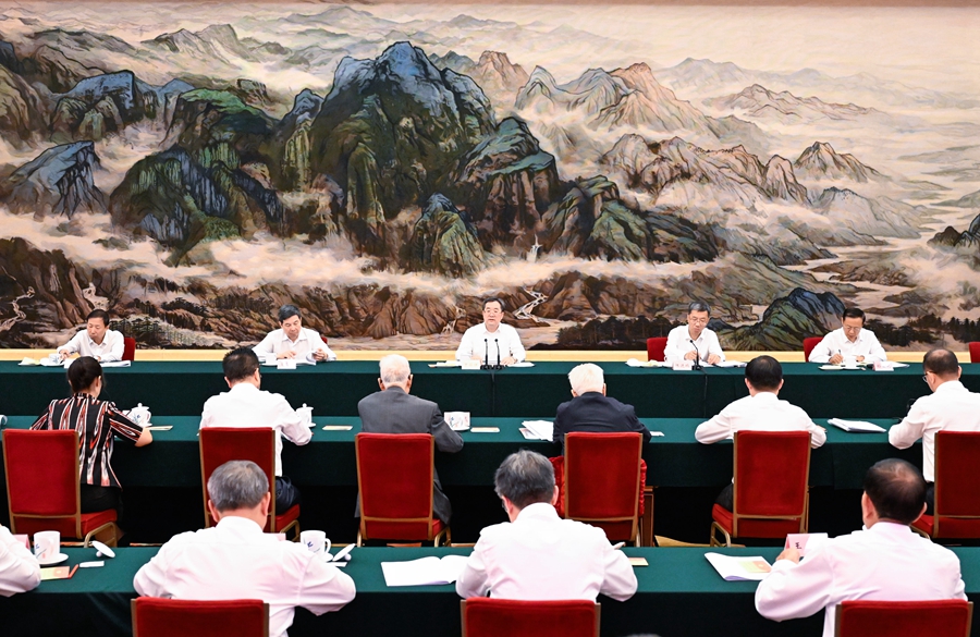 9月9日，全國優(yōu)秀教師代表座談會在北京召開。中共中央政治局常委、國務院副總理丁薛祥出席會議，傳達習近平致信和李強批示并講話。新華社記者 申宏 攝