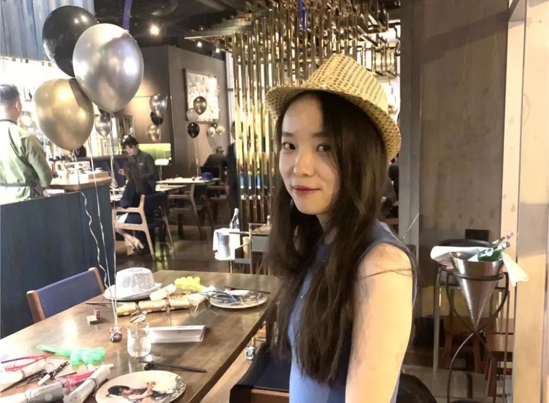 大頭馬 2020年加入中國作家協(xié)會(huì)。大頭馬在8歲左右就已經(jīng)開始寫作，在采訪中大頭馬提到自己是中國互聯(lián)網(wǎng)最早的一代網(wǎng)民，不僅在網(wǎng)上發(fā)帖寫東西，還會(huì)把生活中的經(jīng)歷寫成文章，發(fā)表在報(bào)刊上?！皩懽骱桶l(fā)表對(duì)我來說就像吃飯喝水那樣自然，沒有什么特別的轉(zhuǎn)折點(diǎn)?！? /></p>
<p style=