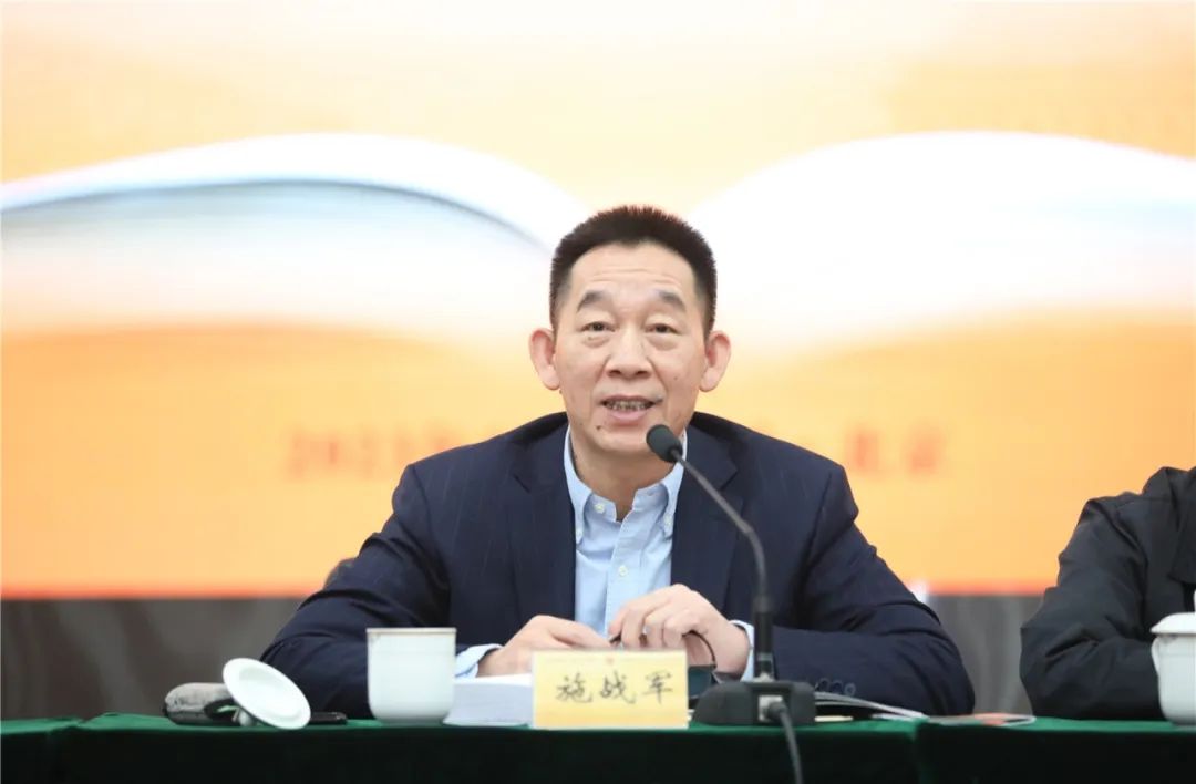 中國作協(xié)黨組成員、書記處書記施戰(zhàn)軍主持活動