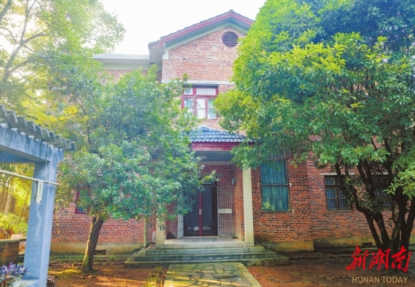 汨羅市三江鎮(zhèn)八景村，韓少功居住的“梓園”