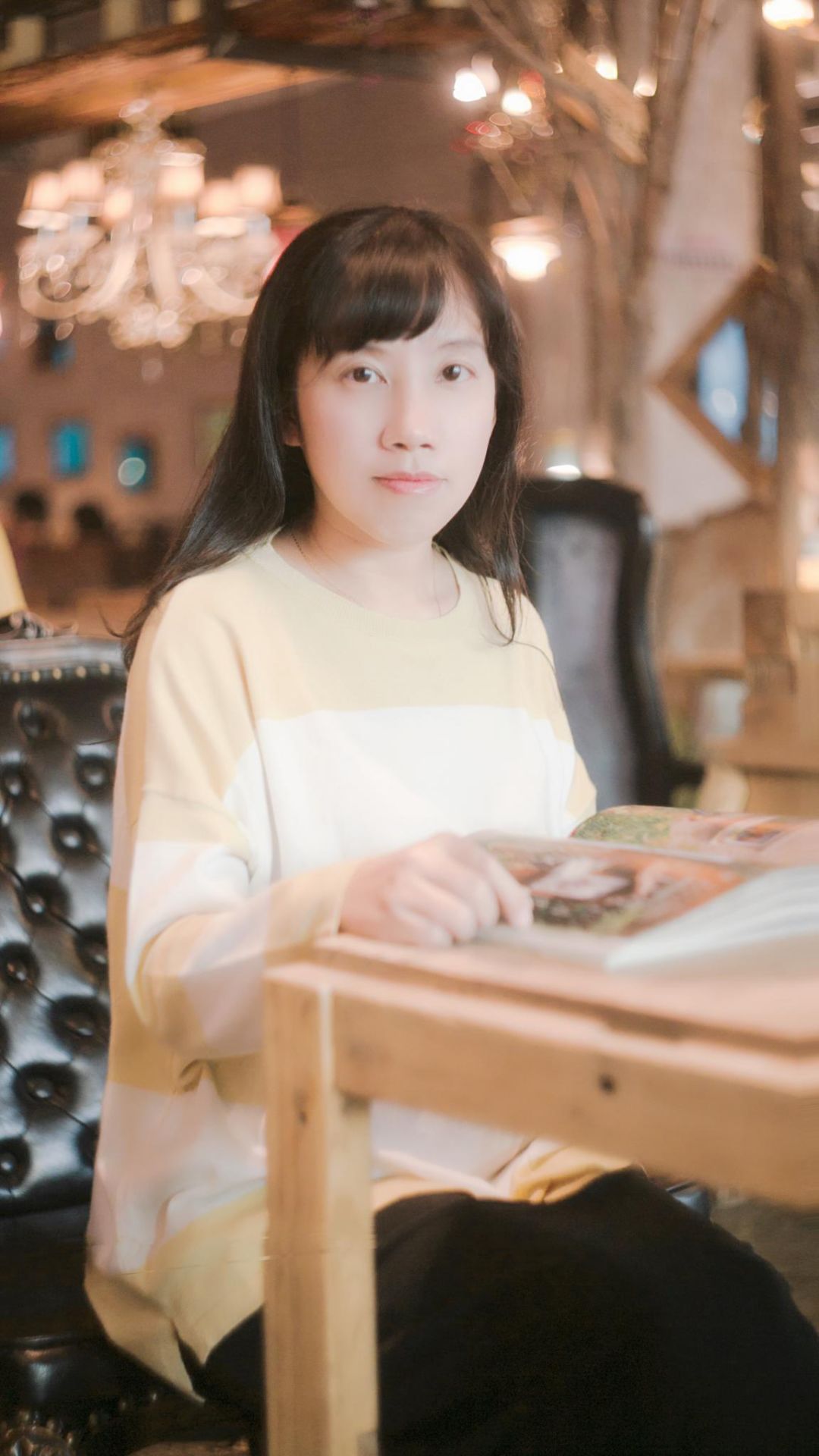 藤萍 廈門人，網(wǎng)絡文學作家。2000年考入中山大學法律系，同年以《鎖檀經(jīng)》獲第一屆花雨“花與夢”全國浪漫小說征文大賽第一名，此后相繼出版多部作品。2018年《未亡日》獲“北京大學2017網(wǎng)絡文學年榜”女頻榜榜首。