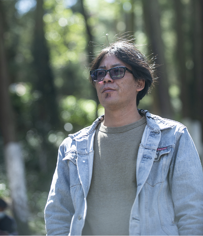 作 者：周明全，復(fù)旦大學(xué)中文系2022級中國現(xiàn)當(dāng)代文學(xué)博士研究生，《大家》雜志主編。著有《隱藏的鋒芒》《“80后”批評家的槍和玫瑰》《70后批評家的聲音》等；與陳思和共同主編《“80后”批評家文叢》《70后批評家文叢》，主編《當(dāng)代著名學(xué)者研究資料叢書》等。曾獲第十四屆中國當(dāng)代文學(xué)研究優(yōu)秀成果獎、《文學(xué)報(bào)·新批評》2015年度優(yōu)秀評論新人獎特別獎、2020年南方文學(xué)盛典年度批評家等。