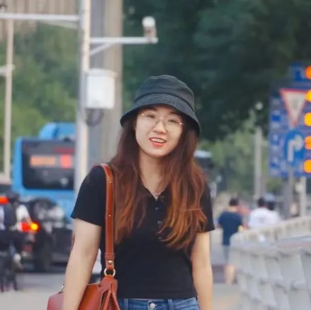 王秋實(shí)，中國(guó)作協(xié)網(wǎng)絡(luò)文學(xué)中心研究處干部。畢業(yè)于北京師范大學(xué)文學(xué)院、萊頓大學(xué)比較文學(xué)與文學(xué)理論專業(yè)，曾在游戲研發(fā)行業(yè)任七年世界觀、劇情及關(guān)卡設(shè)計(jì)師，多年游戲玩家。目前研究方向?yàn)榫W(wǎng)絡(luò)文學(xué)產(chǎn)業(yè)、網(wǎng)絡(luò)文學(xué)與游戲文化等。