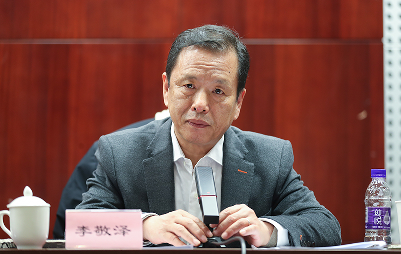 中國作協(xié)黨組成員、副主席李敬澤主持座談會