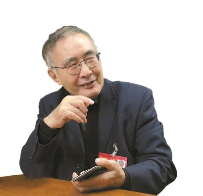 1943年出生。作家、國家一級編劇。享受政府特殊津貼。主要作品有長篇小說《桑那高地的太陽》《泥日》《高緯度戰(zhàn)栗》等，與小說同期創(chuàng)作的同名長篇電視連續(xù)劇《蒼天在上》《大雪無痕》《省委書記》播出后，均在國內(nèi)外引起強烈反響。長篇小說《大雪無痕》獲國家圖書獎。