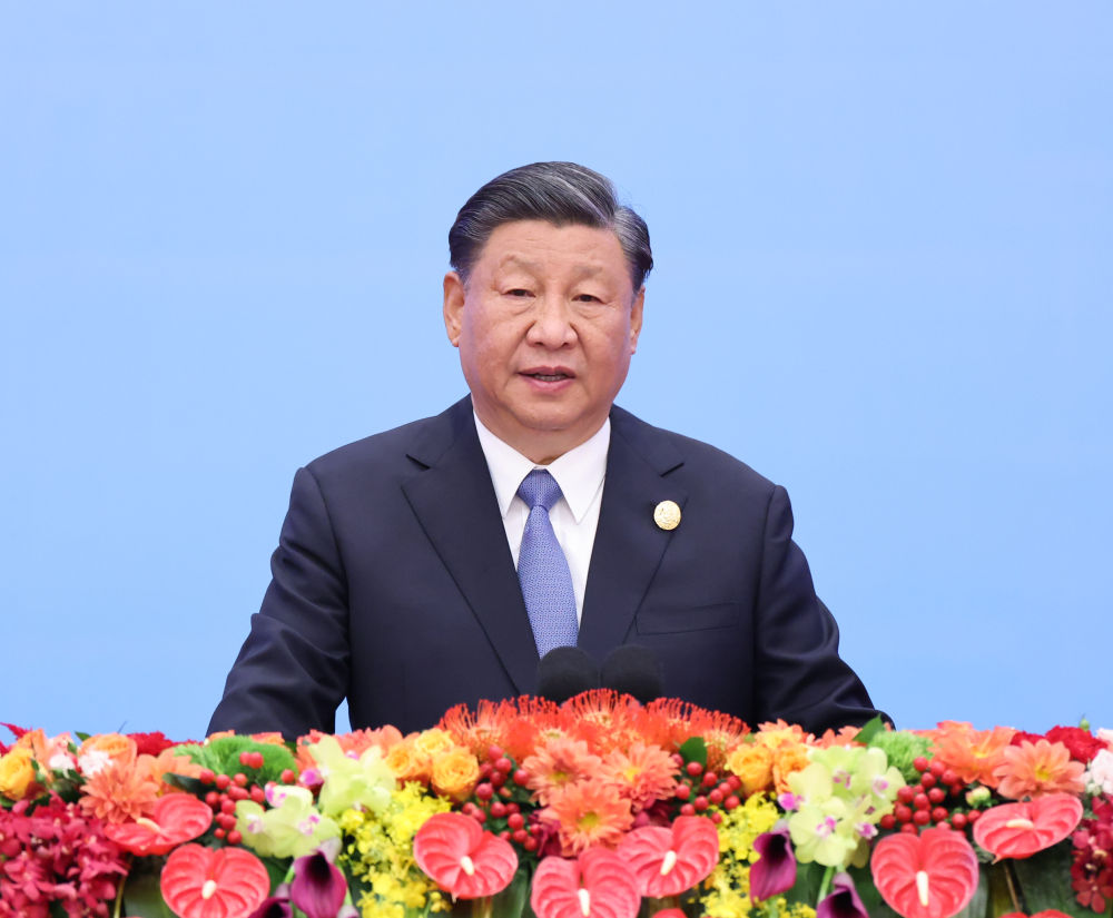 2023年10月18日上午，習(xí)近平在北京人民大會(huì)堂出席第三屆“一帶一路”國(guó)際合作高峰論壇開幕式并發(fā)表題為《建設(shè)開放包容、互聯(lián)互通、共同發(fā)展的世界》的主旨演講。新華社記者 王曄 攝