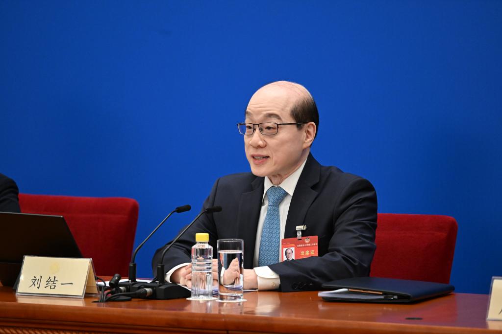 3月3日，全國政協(xié)十四屆二次會議新聞發(fā)布會在北京人民大會堂舉行。大會新聞發(fā)言人劉結(jié)一向中外媒體介紹本次大會有關(guān)情況并回答記者提問。?新華社記者 金立旺 攝