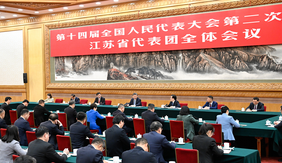 3月5日，中共中央總書記、國(guó)家主席、中央軍委主席習(xí)近平參加他所在的十四屆全國(guó)人大二次會(huì)議江蘇代表團(tuán)審議。新華社記者 謝環(huán)馳 攝