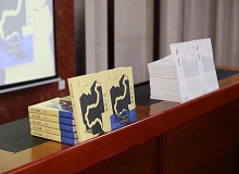 陳河：“文學(xué)騎手”一直在路上長篇小說《誤入孤城》作為陳河經(jīng)驗與想象的最新成果，為讀者展示了一幅描繪清末民初溫州地方文明史的探險地圖。 [詳細]