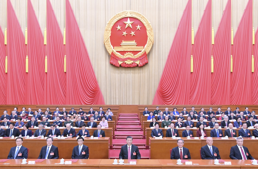 3月11日，第十四屆全國人民代表大會第二次會議在北京人民大會堂閉幕。黨和國家領導人習近平、李強、王滬寧、蔡奇、丁薛祥、李希、韓正等在主席臺就座。新華社記者 謝環(huán)馳 攝