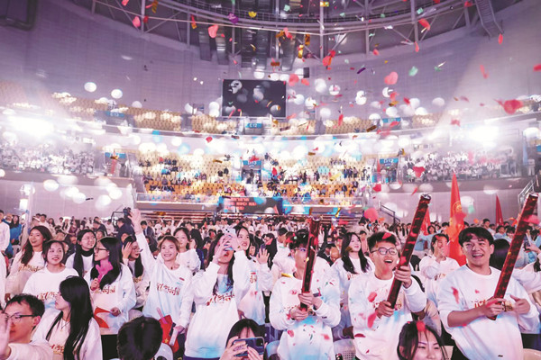 第十二屆中國(guó)大學(xué)生電視節(jié)開(kāi)幕盛典暨“放飛夢(mèng)想”青春歌會(huì)現(xiàn)場(chǎng)