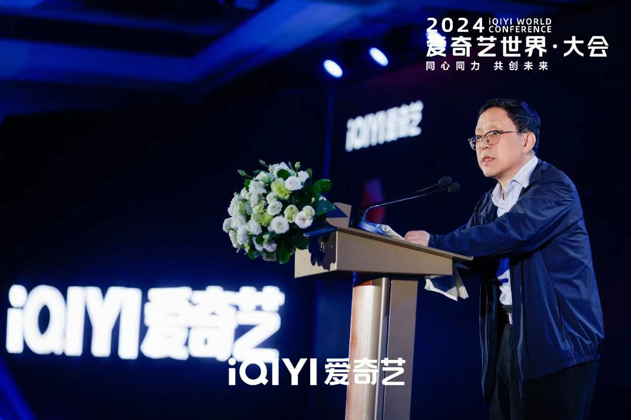 中國(guó)作協(xié)主席團(tuán)委員、中國(guó)作協(xié)影視委員會(huì)委員、茅盾文學(xué)獎(jiǎng)得主柳建偉