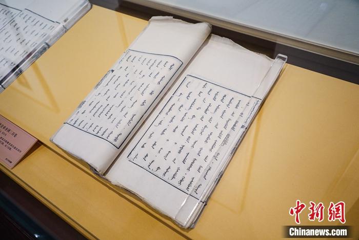 《大清高宗純皇帝圣訓(xùn)》(滿文版)。徐峻杰 攝