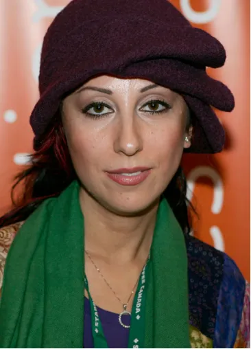 葛拉娜茲·穆薩維（Granaz Moussavi，1976—）