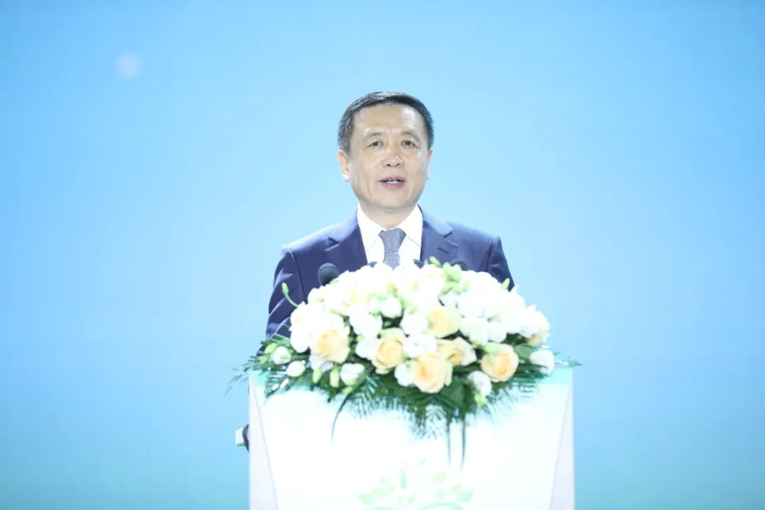 中國(guó)作協(xié)黨組書記、副主席張宏森致辭