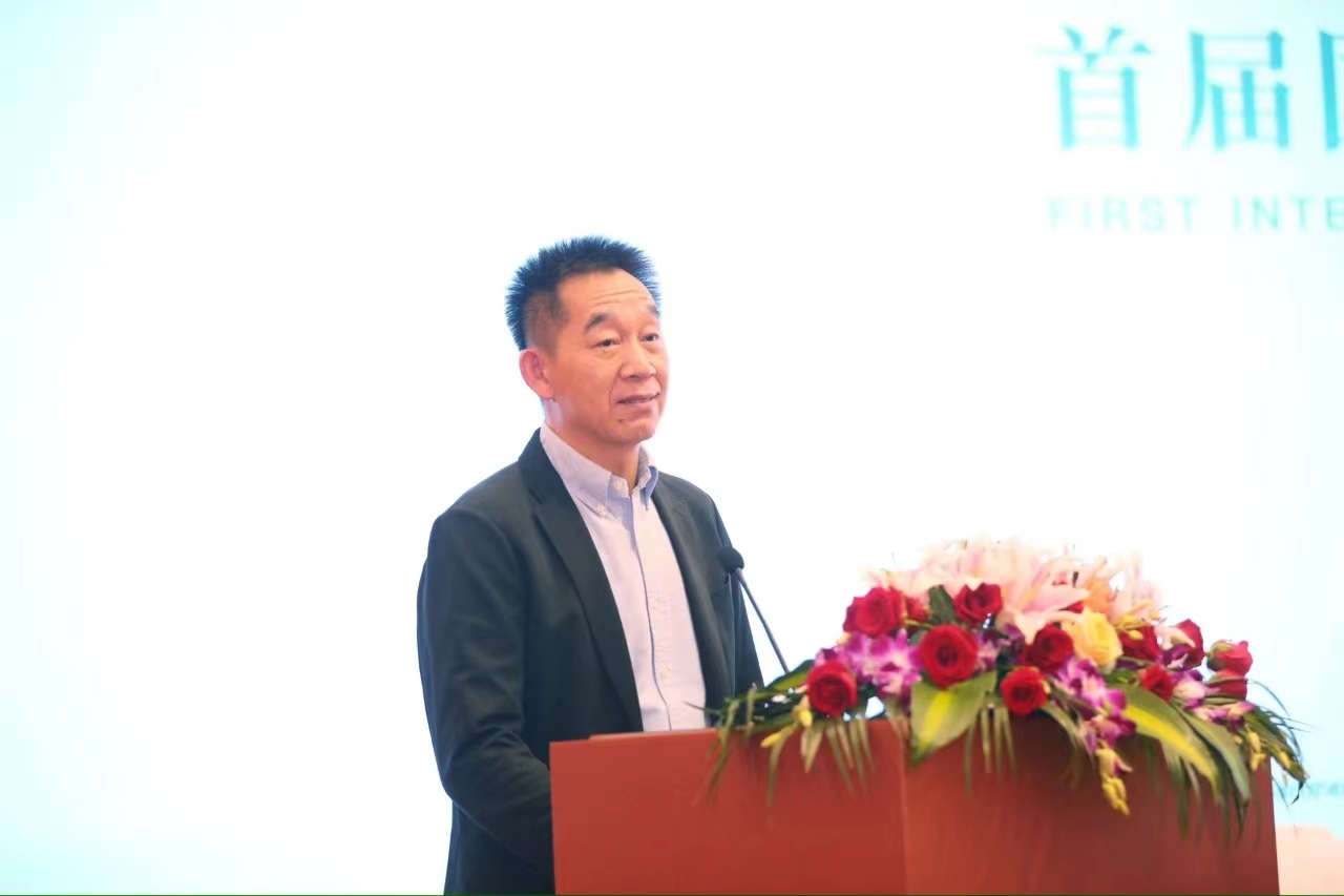 中國作協(xié)黨組成員、書記處書記、《人民文學》主編施戰(zhàn)軍致辭