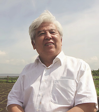馬振聲 1939年生于北京，1964年本科畢業(yè)于中央美術學院中國畫系，同年考入中央美術學院中國畫系首屆研究生，師從蔣兆和教授，專攻水墨人物畫。1973年調入四川省美協(xié)從事專業(yè)美術創(chuàng)作。1994年起受聘任教于北京語言大學藝術系。曾任北京語言大學藝術學院名譽院長、重慶國畫院名譽院長、中央文史研究館書畫院名譽院長。現為中國美協(xié)蔣兆和藝術研究會會長、重慶市美協(xié)名譽主席，中央文史研究館館員、國家一級美術師。其作品曾多次入選全國美展、中國畫百年展等全國性大展并獲獎，多次在國內外舉辦個展或聯展，多幅作品被中國美術館等單位收藏。
