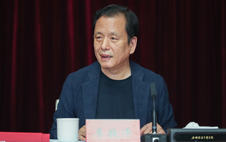 7月31日，評獎委員會主任李敬澤主持評獎委員會第五次全體會議