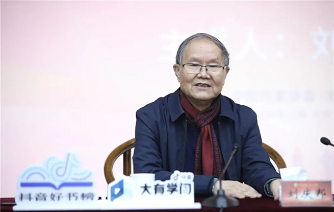“船的勁兒是在帆上，人的勁兒是在心上”——“魯院大講堂”活動(dòng)側(cè)記