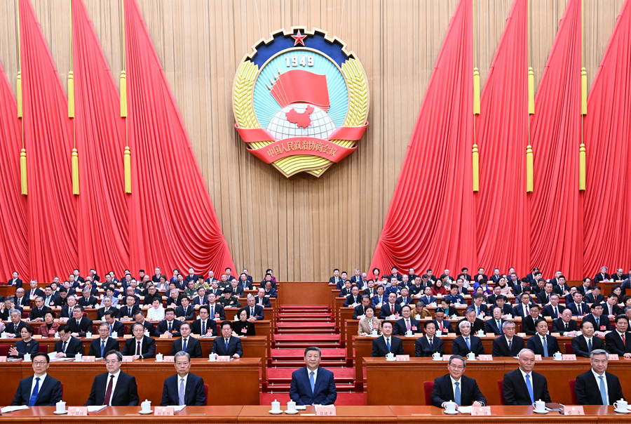 3月4日下午，中國(guó)人民政治協(xié)商會(huì)議第十四屆全國(guó)委員會(huì)第三次會(huì)議在北京人民大會(huì)堂開(kāi)幕。這是習(xí)近平、李強(qiáng)、趙樂(lè)際、蔡奇、丁薛祥、李希、韓正在主席臺(tái)就座。 新華社記者 謝環(huán)馳 攝
