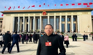 全國(guó)人大代表，貴州省文聯(lián)主席、省作協(xié)主席歐陽(yáng)黔森