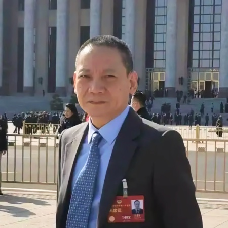 汪惠仁系全國政協(xié)委員、民進(jìn)中央委員、百花文藝出版社總編輯