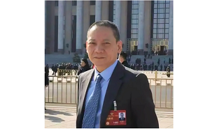 全國(guó)政協(xié)委員、民進(jìn)中央委員、百花文藝出版社總編輯汪惠仁
