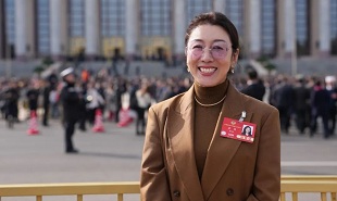 全國(guó)政協(xié)委員、北京市文聯(lián)副主席孟艷