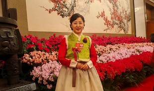 全國(guó)人大代表、中國(guó)舞協(xié)副主席、延邊歌舞團(tuán)副團(tuán)長(zhǎng)咸順女