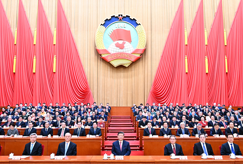 3月10日上午，中國人民政治協(xié)商會議第十四屆全國委員會第三次會議在北京人民大會堂閉幕。這是習近平、李強、蔡奇、丁薛祥、李希、韓正在主席臺就座。新華社記者 燕雁 攝