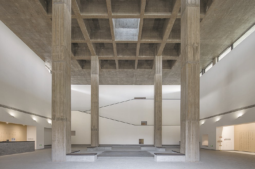 在蘇州御窯金磚博物館中，劉家琨致力于采用當(dāng)代材料與空間布局而營造出古典園林的空間體驗(yàn)。（攝影：存在建筑）