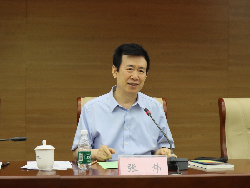 第八屆茅盾文學(xué)獎(jiǎng)得主，中國(guó)作家協(xié)會(huì)副主席 張煒