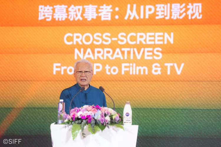 6月21日下午，謝飛導(dǎo)演在上海展覽中心做主旨演講