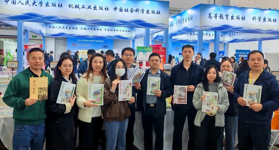 5月15日，《人民文學》首次參加在吉林長春舉辦的全國圖書館采購會，與期刊同行交流發(fā)行經(jīng)驗，接待讀者來現(xiàn)場閱讀、打卡