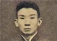 從文人到戰(zhàn)士：郁達(dá)夫的筆尖抗戰(zhàn)　　一介書生，以筆為戈，最終血染南洋，他用生命書寫了中國文人的錚錚鐵骨。[詳細(xì)]
