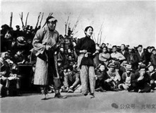 《放下你的鞭子》：“流動的抗戰(zhàn)火炬”　　1939年，為抗戰(zhàn)籌款的徐悲鴻，遇到了來此地演出的新中國劇團。[詳細(xì)]