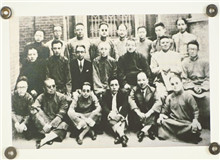 大經(jīng)中學(xué)往事　　在這文化蒙塵的至暗時刻，嚴(yán)獨鶴、周瘦鵑、陸澹安、朱大可等一眾文人合力辦了一所“大經(jīng)中學(xué)”……[詳細(xì)]