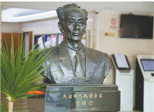 《游擊隊歌》：“每一寸土地都是我們自己的”　　“我們都是神槍手，每一顆子彈消滅一個敵人。我們都是飛行軍，哪怕那山高水又深……”[詳細(xì)]