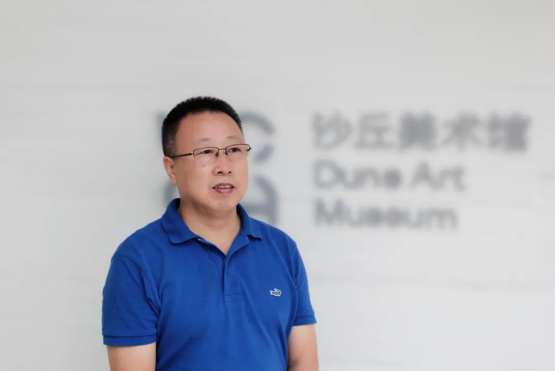 羅振亞，1963年出生，黑龍江訥河人，南開大學(xué)文學(xué)院教授，博士生導(dǎo)師，南開大學(xué)穆旦詩歌研究中心主任。