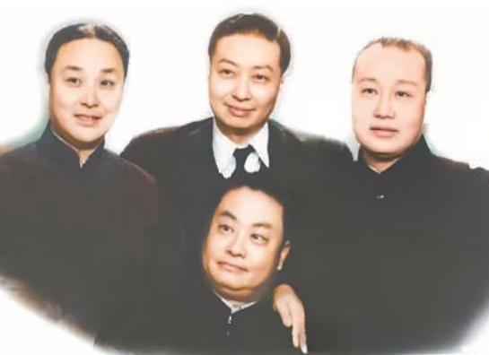 “四大名旦”的抗戰(zhàn)情懷　　抗戰(zhàn)時期，這四位京劇大師不與敵寇合作，不為敵人所利用，且以編演劇目借古喻今，展現(xiàn)了藝術(shù)家的高尚情操和民族氣節(jié)。[詳細(xì)]