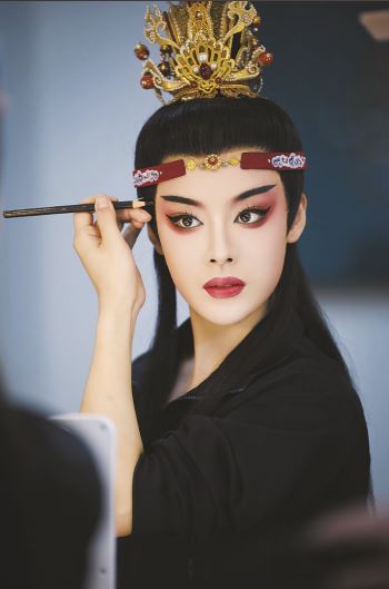 陳麗君首部原創(chuàng)大戲《我的大觀園》后臺(tái)照。