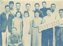 中國救亡劇團的革命歷程　　烽火連天的抗戰(zhàn)歲月里，這支僅10余人的隊伍，以戲劇為武器，把舞臺當戰(zhàn)場，跋山涉水，出生入死，在槍林彈雨的前沿陣地……[詳細]