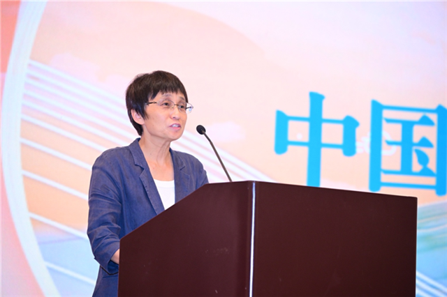 宋向偉宣讀中國作協(xié)關(guān)于成立新時代文學(xué)研究中心（廈門大學(xué)）的批復(fù)